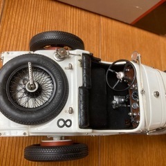 CMC 1/18モデルカーの画像