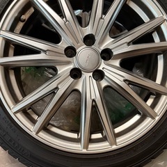 【美品、値下げ可】スタッドレス4本セット 215/45R17 PCD100 5穴 7.5J  86、BRZ、カローラ、インプレッサ、プリウス、スバル車にの画像