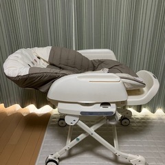 コンビ『ネムリラ AUTO SWINエッグクッション』ハイ＆ロー スウィングラックの画像