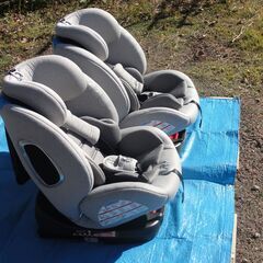 回転式チャイルドシート２台（1台でもOK)の画像
