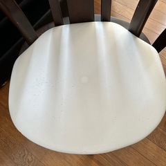 回転する椅子2脚の画像