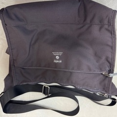 普段使いの軽いショルダーバッグですの画像