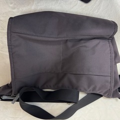 普段使いの軽いショルダーバッグですの画像