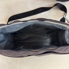 普段使いの軽いショルダーバッグですの画像