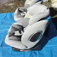 回転式チャイルドシート２台（1台でもOK)の画像
