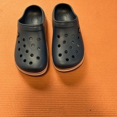 クロックスサンダル　Sサイズ　紺色の画像