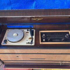 ラジオ付きレコードプレイヤー　昭和レトロの画像