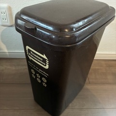 ゴミ箱の画像