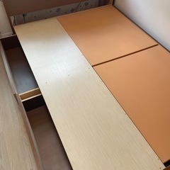 ダブルベッドフレームの画像