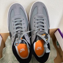 NIKE SB グレー スニーカーの画像