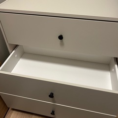 IKEA アイボリーのシンプルチェスト 3段の画像