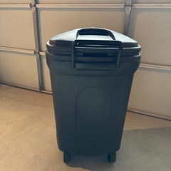 大容量ゴミ箱　屋外　蓋付きの画像