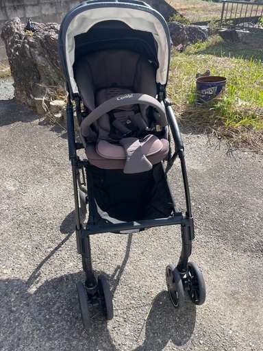 コンビベビーカー　AttO