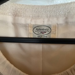 Aylesbury スカートスーツ セット クリームの画像