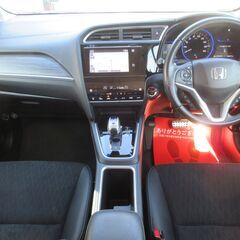 ホンダ　シャトル　ハイブリッドＺ★1年保証★ロードサービス付　シティブレーキアクティブ　メーカーナビ　地デジ　バックカメラ　Ｂｌｕｅｔｏｏｔｈ　ＨＤＭＩ接続可　シートヒーター　ＥＴＣ　クルコン　スマートキー　オートライト　ＬＥＤヘッド　純正１６ＡＷの画像