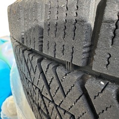 スタッドレスタイヤの画像