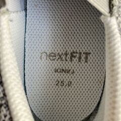 スニーカー　グレー　25cmの画像