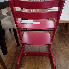 ★リユースのサカイ水戸店★ STOKKE ベビーチェア レッド H×D×W クリーニング済み MT6169の画像