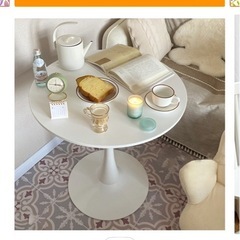 カフェテーブルの画像