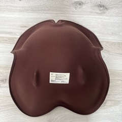 s t yle ブラウン バタフライ型 姿勢矯正クッションの画像