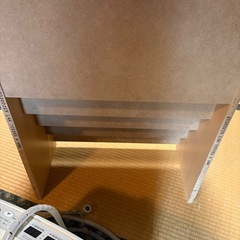 表紙が見える 絵本棚の画像