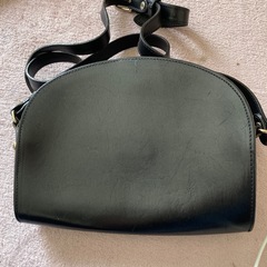A.P.C. ショルダーバッグ　ブラック　レザーの画像