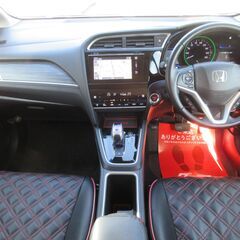 ホンダ　シャトル　ハイブリッドＺ★1年保証★ロードサービス付　シティブレーキアクティブ　メーカーナビ　地デジ　バックカメラ　Ｂｌｕｅｔｏｏｔｈ　ＨＤＭＩ接続可　シートヒーター　ＥＴＣ　クルコン　スマートキー　オートライト　ＬＥＤヘッド　純正１６ＡＷの画像