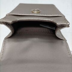  DaTuRa ダチュラ シガレットケース 未使用 ゴールド レザー調 ストラップ付き 小物入れ カードケース ポーチ　251110-6Tの画像