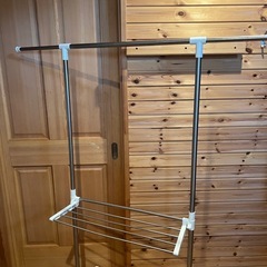 伸縮室内干しラック キャスター付き 幅77～138㎝ タオル掛け ハンガー掛け 洗濯物干しの画像