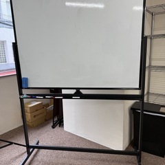 大型両面ホワイトボード（キャスター付き・回転式・マーカー付き）の画像