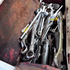 決定済　車の機材？バッテリーと鎖と工具の画像