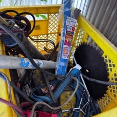 決定済　車の機材？バッテリーと鎖と工具の画像