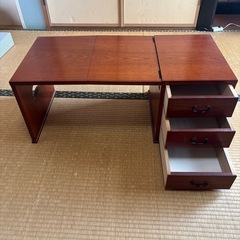 収納棚　机出てきますの画像