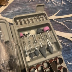 機械用エアーツール 71点 エアーツールキット エアーインパクトレンチ エアーハンマー ホース継手ツールキット 収納ケース付 シルバー ワンサイズの画像