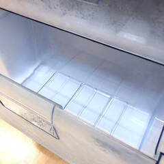 ss7915　アイリスオーヤマ 冷凍庫 85L IUSD-9B-W ホワイト 取扱説明書付 IRISOHYAMA フリーザー 1ドア 白 縦型 前開き 右開き 4段 引出4杯 引出収納 セカンド冷凍庫 中古の画像