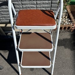折りたたみ三段ステップ　ハシゴの画像