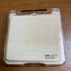 １個300円アイシャドウとパウダーの画像