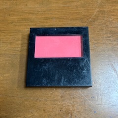 １個300円アイシャドウとパウダーの画像