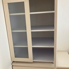 11月15,16日引き取り希望　ガラス付き収納棚と引き出しの3点の画像