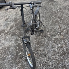 折り畳み自転車の画像
