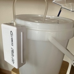 匂わない蓋付きバケツ　釣り　生き餌バケツポンプ、網付き　コマセ入れの画像