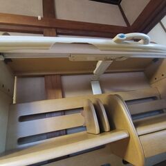 子供用学習机、ワゴン、椅子の画像