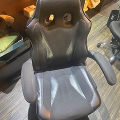 オフィス家具、シャンデリア等の画像