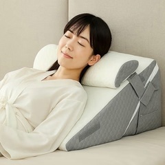 三角枕　三角クッションの画像
