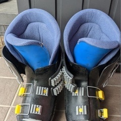 子ども用スキー板150cmと靴の
セットの画像