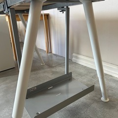 11/15廃棄予定 IKEA手動昇降式デスク引き出し付の画像