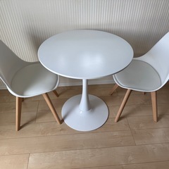 ダイニングテーブルの画像