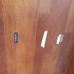 カリモク家具のダイニングテーブルとダイニングチェアの画像