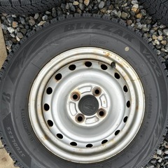 145/80R13スタッドレスタイヤの画像
