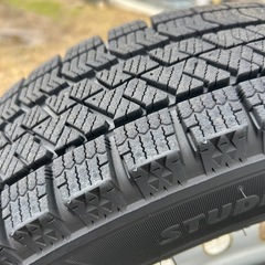 145/80R13スタッドレスタイヤの画像